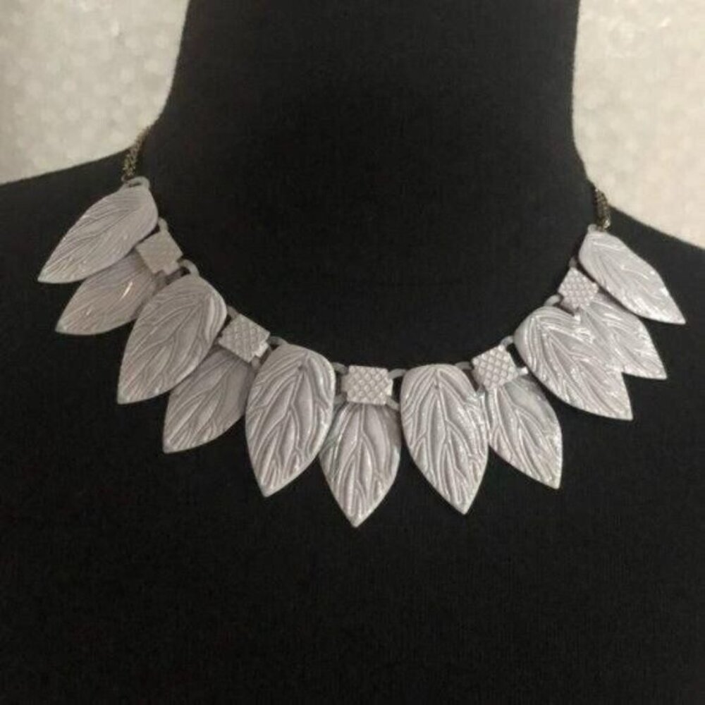 White Leave Chocker Necklace